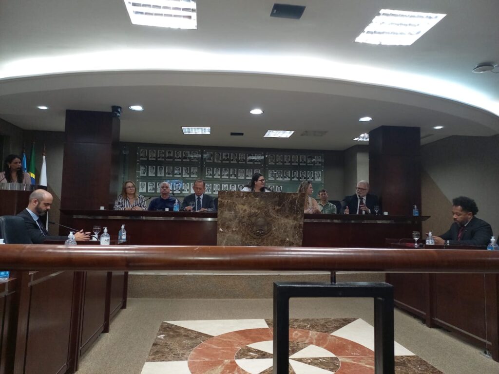 Foto da mesa do Evento no auditório do Ministério Público de Vitória, no Espírito Santo. 