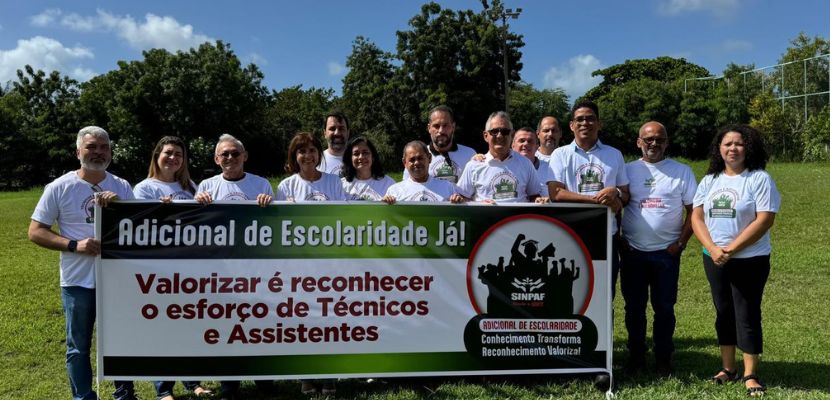 trabalhadores e trabalhadores da Tabuleiros Costeiros em mobilização pelo Adicional de Escolaridade