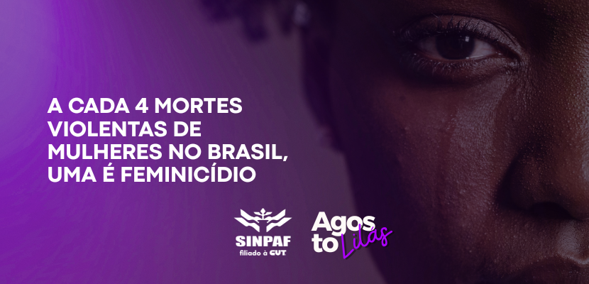 mulher negra chorando do lado direito e frase escrita em branco do lado esquerdo. Logo do Sinpaf e do Agosto lilás assinando a foto.